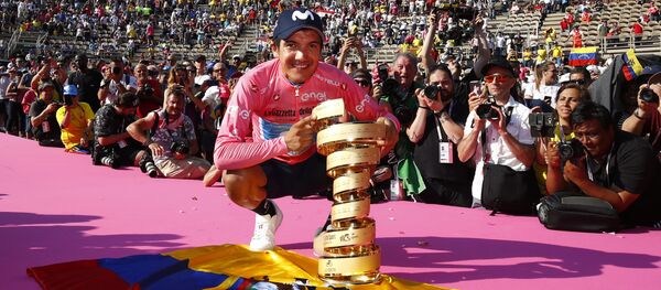 Победитель общей гонки Giro d'Italia 2019 Ричард Карапас - Sputnik Латвия