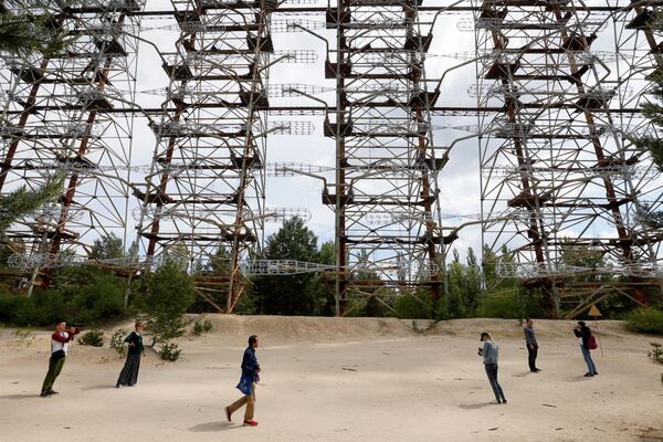 Советская загоризонтная радиолокационная станция Дуга у Чернобыльской АЭС  - Sputnik Латвия