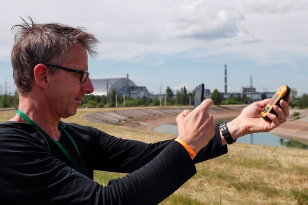 Фотографирование дозиметра в Чернобыле - Sputnik Латвия