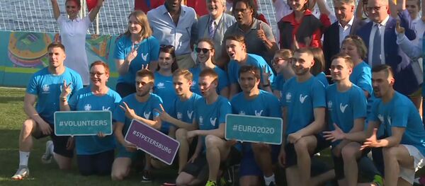 Звезды футбола открыли в Петербурге парк Евро-2020 - видео Звезды футбола открыли в Петербурге парк Евро-2020 - видео - Sputnik Латвия