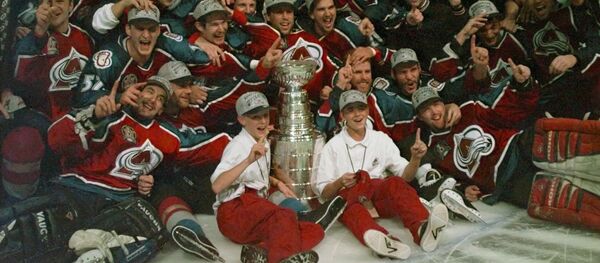 Хоккейный клуб Колорадо Эвеланш выиграл Кубок Стэнли 10 июня 1996 года - Sputnik Латвия