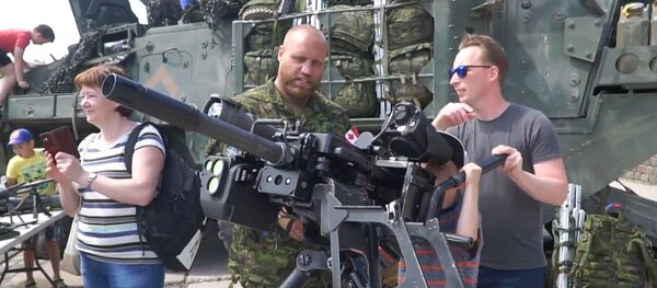 Как у себя дома: силы НАТО расползлись по городам Латвии Как у себя дома: силы НАТО расползлись по городам Латвии - Sputnik Латвия