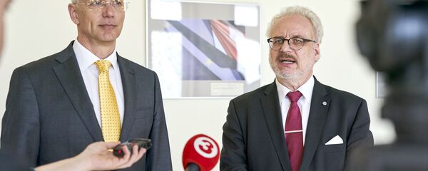 Премьер-министр Латвии Кришьянис Кариньш и президент Латвии Эгилс Левитс Премьер-министр Латвии Кришьянис Кариньш и президент Латвии Эгилс Левитс - Sputnik Latvija