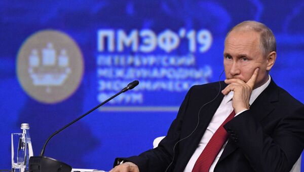 Президент РФ В. Путин на Петербургском международном экономическом форуме - Sputnik Латвия