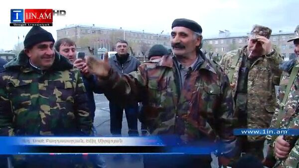 Добровольцы Союза Еркрапа отправляются на передовую Добровольцы Союза Еркрапа отправляются на передовую - Sputnik Latvija