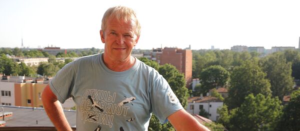 Виктор Маташов в родной Риге, а через день он уже улетел в Хабаровск - тоже давно родной - Sputnik Латвия