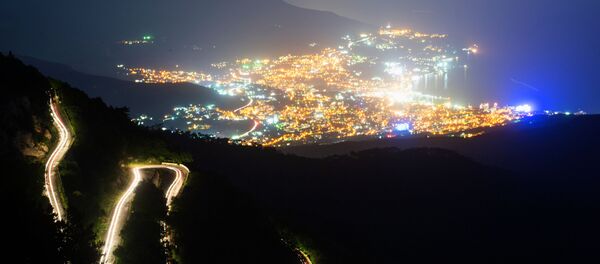 Вид на Ялту с горы Ай-Петри в Крыму Вид на Ялту с горы Ай-Петри в Крыму - Sputnik Latvija