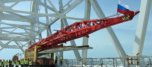 Построена первая жд ветка Крымского моста - видео Построена первая жд ветка Крымского моста - видео - Sputnik Latvija