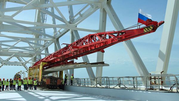 Построена первая жд ветка Крымского моста - видео - Sputnik Латвия