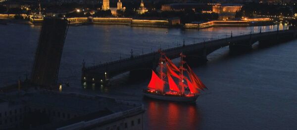 Алые паруса на Неве: репетиция самого романтичного выпускного - видео Алые паруса на Неве: репетиция самого романтичного выпускного - видео - Sputnik Latvija