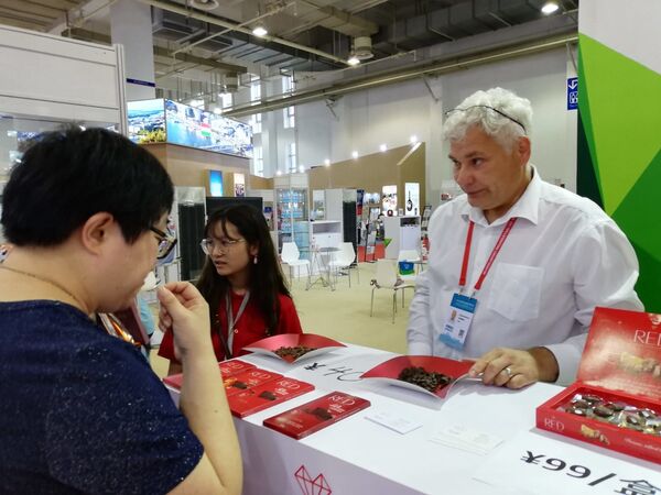 Компенсировать стагнацию и заместить инвестиции из РФ: Латвия идет в Китай - Sputnik Латвия