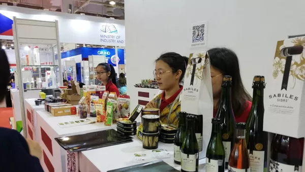 Латвийский стенд на выставке China-CEEC Expo and International Consumer Goods Fair - Sputnik Латвия