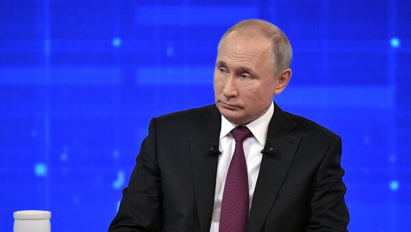Прямая линия с президентом РФ Владимиром Путиным - Sputnik Латвия