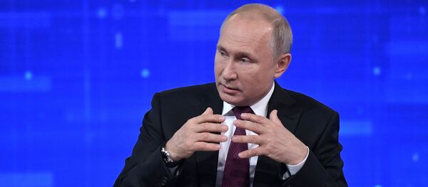 Прямая линия с президентом РФ Владимиром Путиным Прямая линия с президентом РФ Владимиром Путиным - Sputnik Latvija