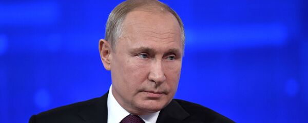 Прямая линия с президентом РФ Владимиром Путиным Прямая линия с президентом РФ Владимиром Путиным - Sputnik Latvija
