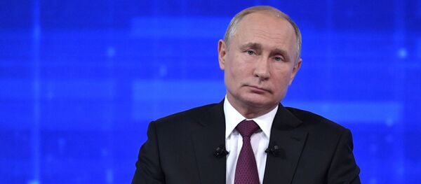 Прямая линия с президентом РФ Владимиром Путиным Прямая линия с президентом РФ Владимиром Путиным - Sputnik Latvija
