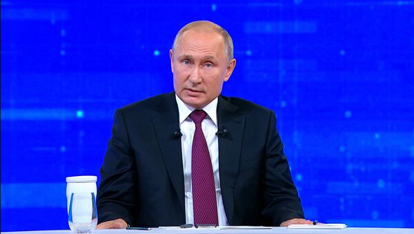 Путин рассказал, сколько Россия тратит на оборону - видео - Sputnik Латвия