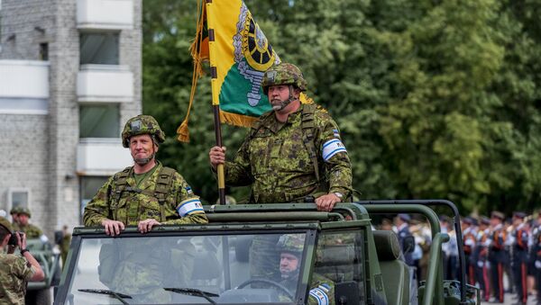 Боевая техника на параде в честь Дня победы на Певческом поле в Таллинне - Sputnik Латвия