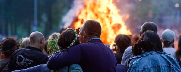 Жители Риги и гости столицы собрались на Кукушкиной горе для празднования Лиго - Sputnik Латвия