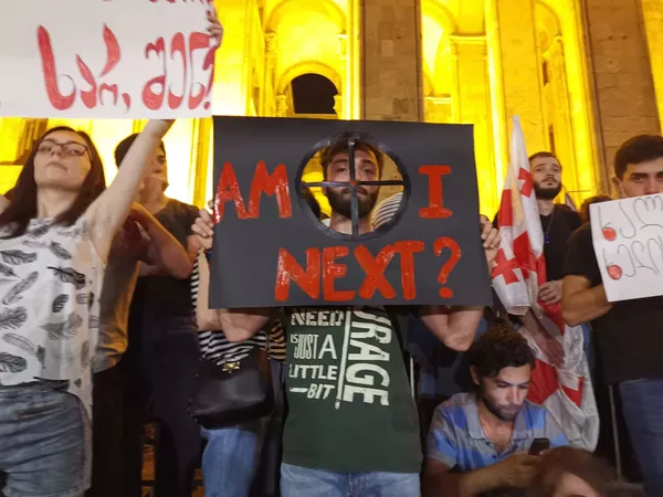 Gruzijas protestu lozungi un sejas Gruzijas protestu lozungi un sejas - Sputnik Latvija