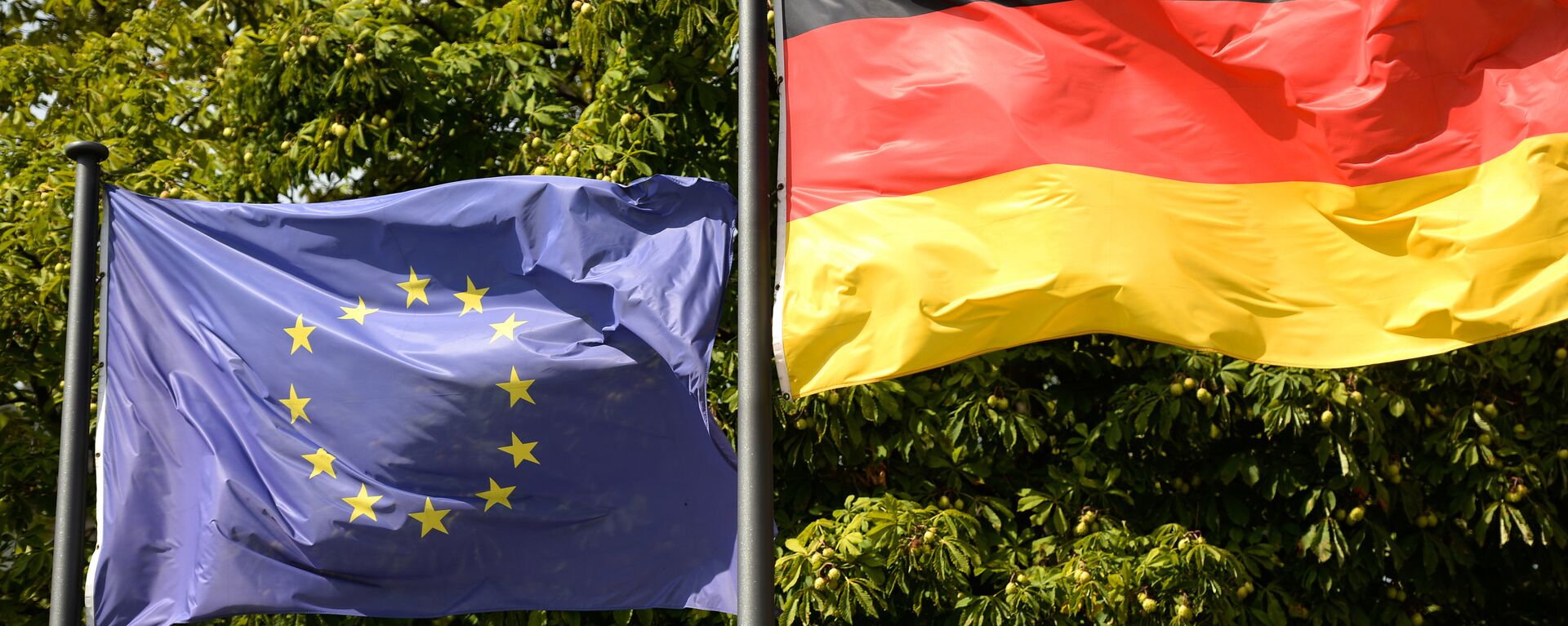 Флаги Евросоюза и Германии в Берлине. Архивное фото - Sputnik Латвия, 1920, 29.07.2022
