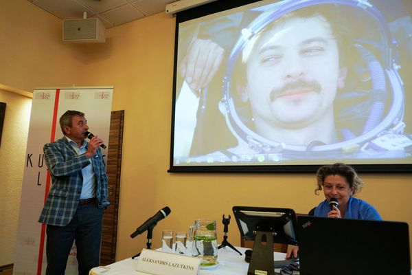 Команда смертников и русский язык в космосе: российский космонавт приземлился в Риге - Sputnik Латвия