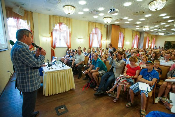 Команда смертников и русский язык в космосе: российский космонавт приземлился в Риге - Sputnik Латвия