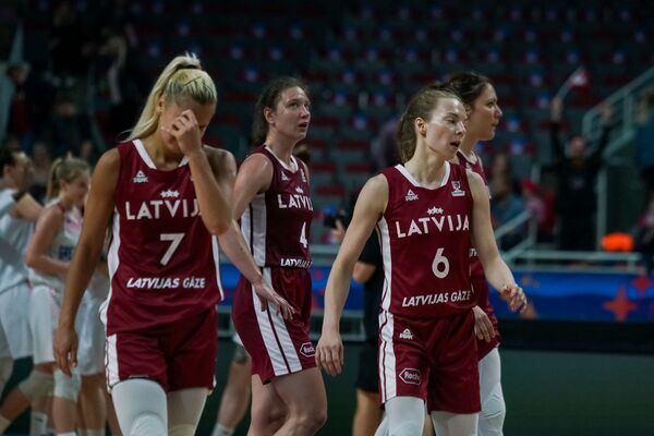 Латвия провалилась в первом матче домашнего Евробаскета - Sputnik Латвия
