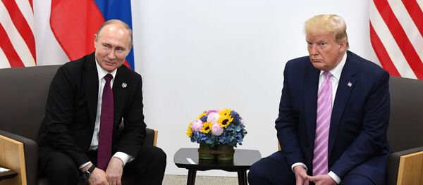 Президент России Владимир Путин и президент США Дональд Трамп в Осаке Президент России Владимир Путин и президент США Дональд Трамп в Осаке - Sputnik Latvija
