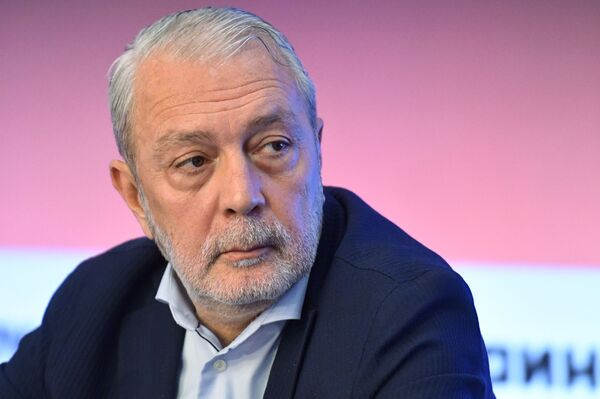 Тбилисский майдан Незалежности. На холмы Грузии ложится ночная мгла - Sputnik Латвия