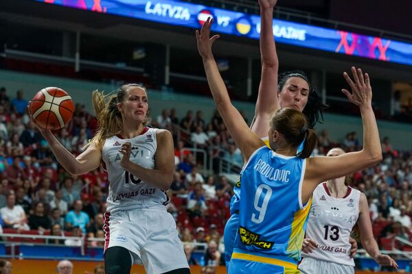 Блестящая игра Дикеулаку позволила Латвии продолжить борьбу за плей-офф - Sputnik Латвия