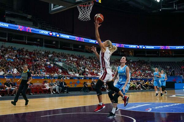 Блестящая игра Дикеулаку позволила Латвии продолжить борьбу за плей-офф - Sputnik Латвия