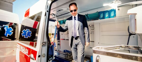 Министр здравоохранения Аурелиюс Верига в машине скорой помощи, архивное фото Министр здравоохранения Аурелиюс Верига в машине скорой помощи, архивное фото - Sputnik Latvija