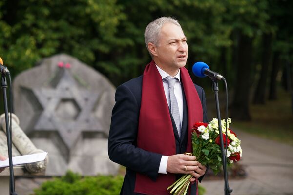 Шествие Шаги живых в день памяти жертв геноцида еврейского народа. Министр юстиции Янис Борданс - Sputnik Латвия