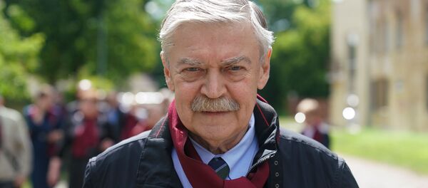 Шествие Шаги живых в день памяти жертв геноцида еврейского народа. Посол России в Латвии Евгений Лукьянов - Sputnik Latvija