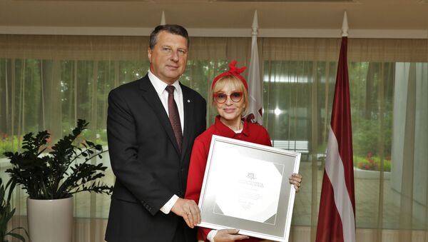 Лайма Вайкуле получила Почетную грамоту президента Латвии - Sputnik Латвия