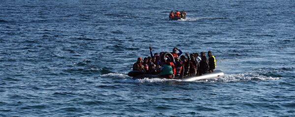 Bēgļi laivā. Foto no arhīva Bēgļi laivā. Foto no arhīva - Sputnik Latvija