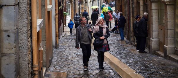 Туристы в городе Лион во Франции Туристы в городе Лион во Франции - Sputnik Латвия