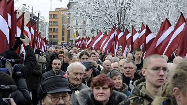 Шествие у памятника Свободы в центре Риги - Sputnik Латвия