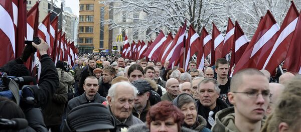 Шествие у памятника Свободы в центре Риги - Sputnik Латвия