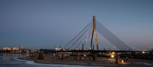 Вантовый мост в Риге через реку Даугаву - Sputnik Латвия