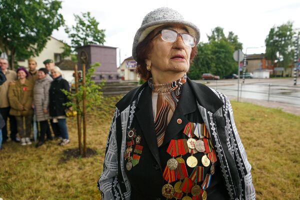 Шестьдесят лет на Кургане дружбы: летопись победителей и партизанские костры - Sputnik Латвия