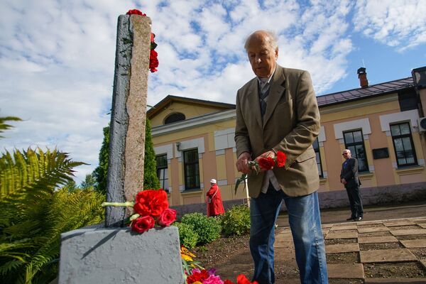 Шестьдесят лет на Кургане дружбы: летопись победителей и партизанские костры - Sputnik Латвия
