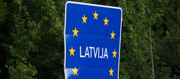 Дорожный знак на въезде в Латвию - Sputnik Latvija