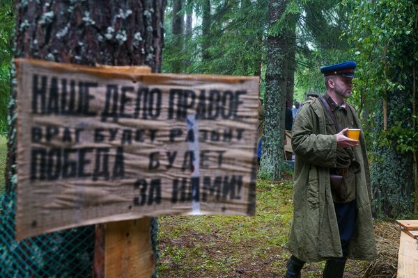 Шестьдесят лет на Кургане дружбы: летопись победителей и партизанские костры - Sputnik Латвия