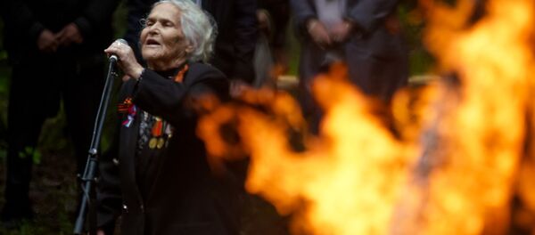 Ветераны войны зажгли партизанский костер - Sputnik Латвия