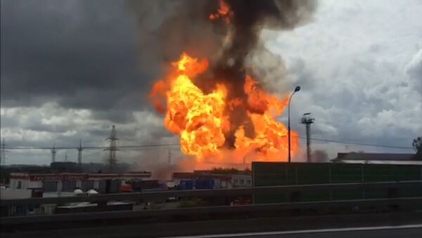 Очевидец снял на видео крупный пожар на ТЭЦ вблизи Москвы - Sputnik Латвия