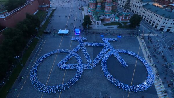 Москвичи мировым рекордом отметились в любви к велосипеду - видео - Sputnik Латвия