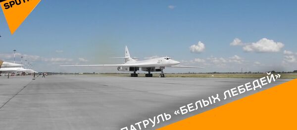 Плановый полет ракетоносцев Ту-160 над Балтикой взбудоражил НАТО - видео Плановый полет ракетоносцев Ту-160 над Балтикой взбудоражил НАТО - видео - Sputnik Латвия