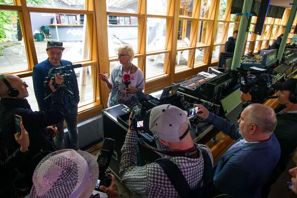 Без райдеров и без денег: почему звезды едут на фестиваль Лаймы Вайкуле в Юрмалу - Sputnik Латвия